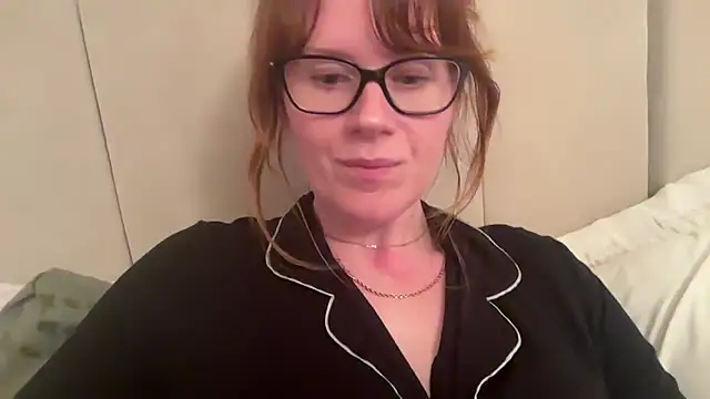 Snapshot of redheadrosie69 chatting on October 28, 2025, 7:35 pm redheadrosie69 online show from October 28, 2025, 7:35 pm