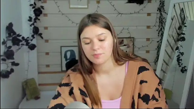 Josephine Kiss online show from April 6, 2026, 12:28 pm