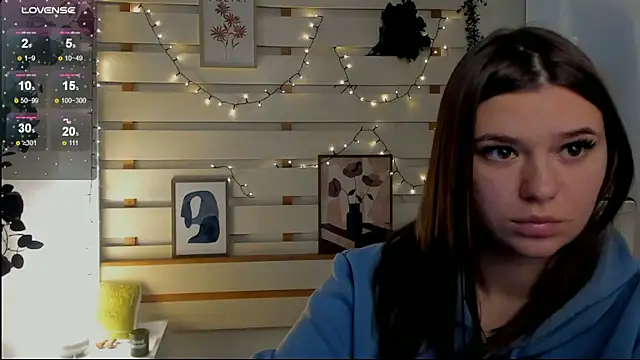 Josephine Kiss online show from February 1, 2026, 1:31 pm