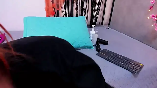 Snapshot of SussanMilf_ chatting on October 31, 2025, 11:18 am SussanMilf online show from October 31, 2025, 11:18 am