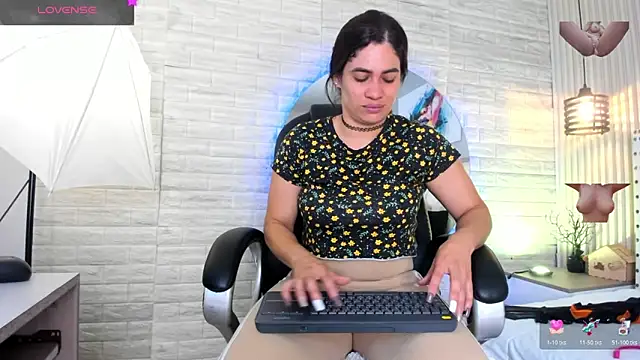 sussy  stone online show from April 4, 2026, 12:01 pm