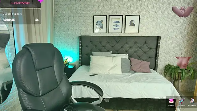 Snapshot of sussy__stone chatting on December 6, 2024, 6:55 pm sussy stone online show from December 6, 2024, 6:55 pm