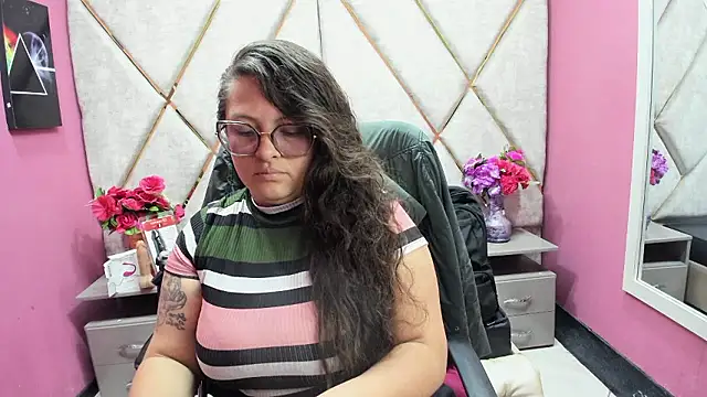 SaraThomso online show from January 13, 2026, 2:32 pm