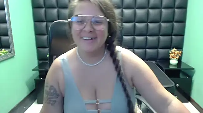 Snapshot of SaraThomso chatting on February 2, 2025, 7:35 pm SaraThomso online show from February 2, 2025, 7:35 pm