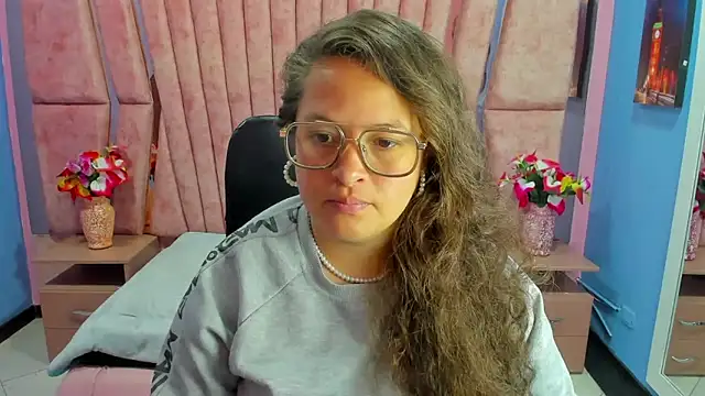 Snapshot of SaraThomso chatting on February 27, 2025, 3:29 am SaraThomso online show from February 27, 2025, 3:29 am