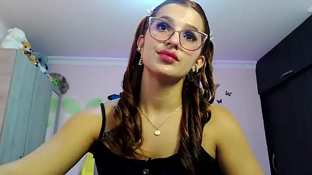 caroline jonson online show from September 19, 2025, 2:43 pm