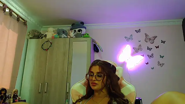 caroline jonson online show from March 28, 2026, 3:13 pm