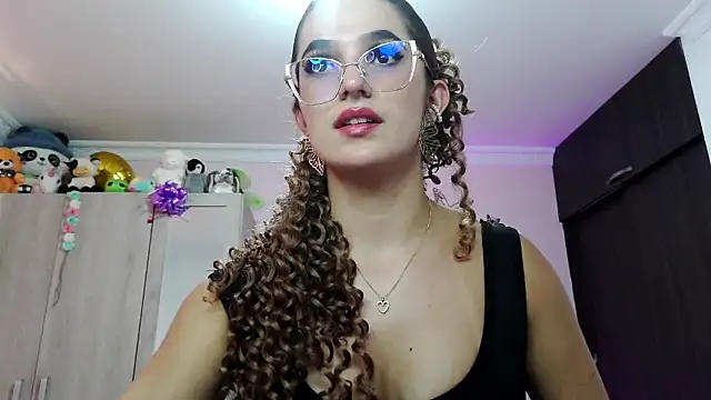 caroline jonson online show from March 20, 2025, 7:25 pm