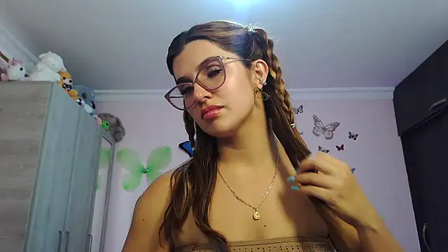 caroline jonson online show from November 6, 2025, 8:57 pm