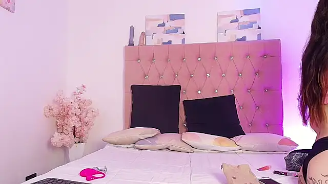 Tifanny Sweett online show from September 24, 2025, 2:01 pm