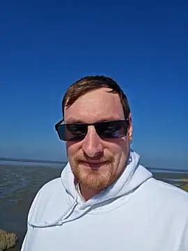 Snapshot of Relsxboy chatting on March 21, 2025, 12:06 pm Relsxboy online show from March 21, 2025, 12:06 pm