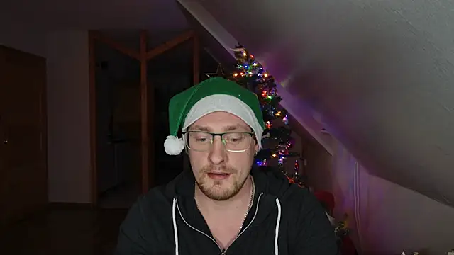 Snapshot of Relsxboy chatting on December 20, 2024, 5:51 pm Relsxboy online show from December 20, 2024, 5:51 pm