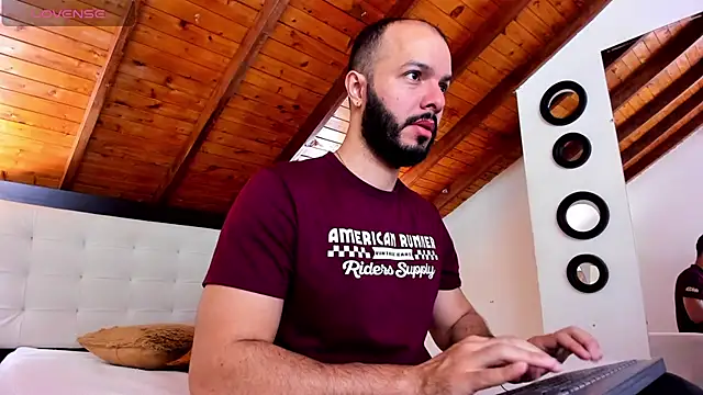 Tom Bailey online show from November 22, 2025, 12:37 pm