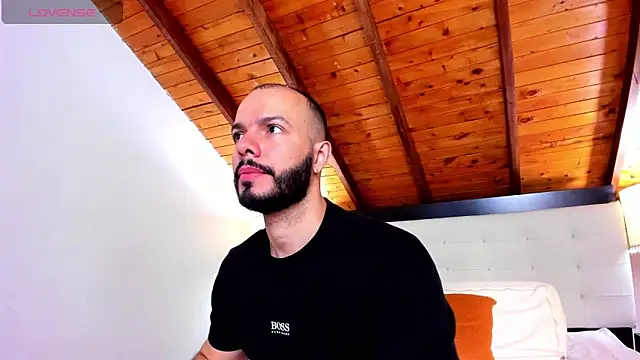 Tom Bailey online show from October 5, 2025, 12:18 pm