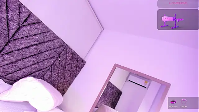 ALONDRAMILF online show from April 7, 2026, 12:23 am