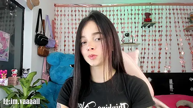 Snapshot of lucyy_tay chatting on September 24, 2025, 11:21 pm lucyy tay online show from September 24, 2025, 11:21 pm