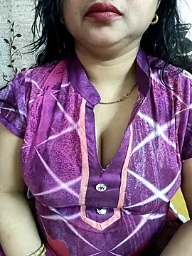 cuteyqueen online show from April 6, 2026, 2:51 am