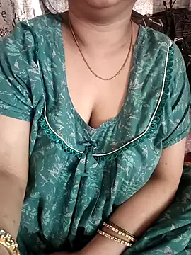 Snapshot of cuteyqueen chatting on February 14, 2026, 4:02 am cuteyqueen online show from February 14, 2026, 4:02 am