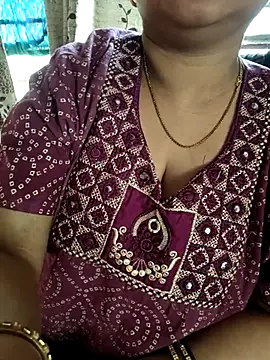 Snapshot of cuteyqueen chatting on February 19, 2026, 10:45 am cuteyqueen online show from February 19, 2026, 10:45 am