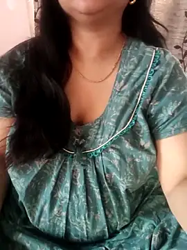 Snapshot of cuteyqueen chatting on February 21, 2026, 10:28 am cuteyqueen online show from February 21, 2026, 10:28 am