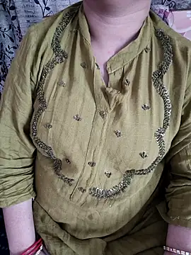 cuteyqueen online show from April 12, 2026, 7:55 am