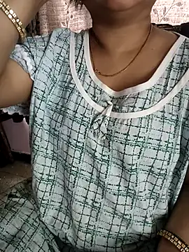 Snapshot of cuteyqueen chatting on February 18, 2026, 7:28 am cuteyqueen online show from February 18, 2026, 7:28 am