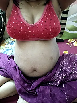 Snapshot of cuteyqueen chatting on February 6, 2026, 1:29 pm cuteyqueen online show from February 6, 2026, 1:29 pm