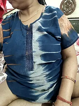 Snapshot of cuteyqueen chatting on March 22, 2025, 1:22 am cuteyqueen online show from March 22, 2025, 1:22 am