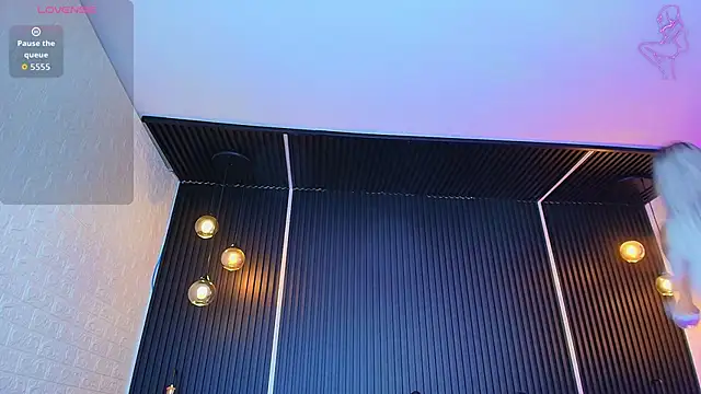  Holly Cat online show from September 11, 2025, 11:16 pm