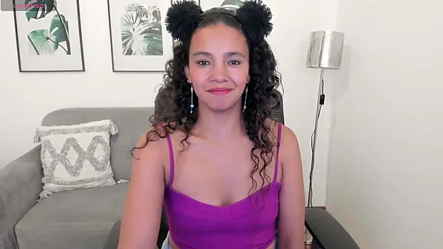 leslyflorez online show from February 19, 2025, 12:14 am