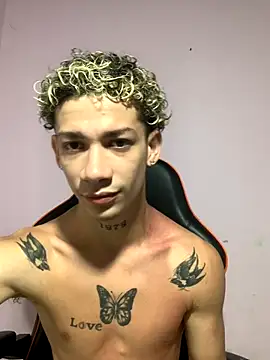 Snapshot of mateodeamjo chatting on November 10, 2025, 11:43 pm mateodeamjo online show from November 10, 2025, 11:43 pm