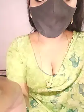 Snapshot of louise92 chatting on May 28, 2026, 5:52 pm louise92 online show from May 28, 2026, 5:52 pm