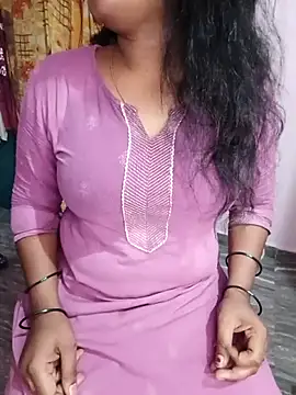 Snapshot of louise92 chatting on May 23, 2026, 7:40 am louise92 online show from May 23, 2026, 7:40 am