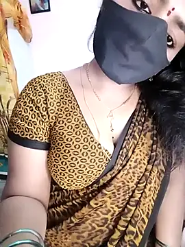 Snapshot of louise92 chatting on May 25, 2026, 7:51 am louise92 online show from May 25, 2026, 7:51 am