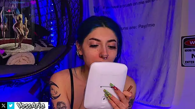 AriaVoss online show from April 14, 2026, 9:09 pm