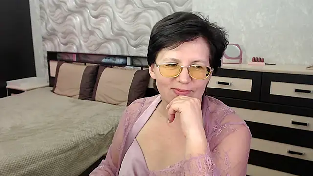 Snapshot of VitaCharm chatting on February 23, 2025, 10:31 pm VitaCharm online show from February 23, 2025, 10:31 pm