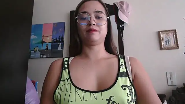 Snapshot of trianabell chatting on February 21, 2026, 5:37 pm trianabell online show from February 21, 2026, 5:37 pm