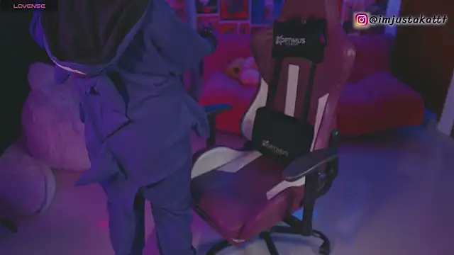 sensualkattt online show from November 19, 2025, 1:38 am