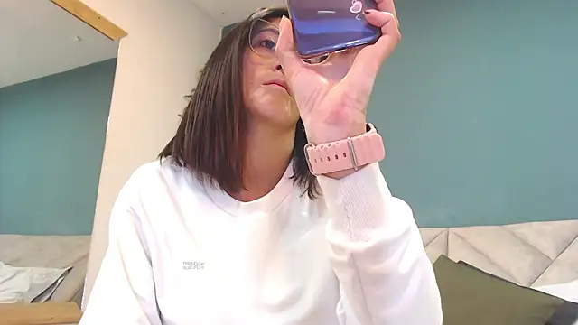 Snapshot of SharisWillian chatting on February 19, 2026, 3:36 am SharisWillian online show from February 19, 2026, 3:36 am