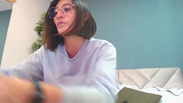 Snapshot of SharisWillian chatting on November 3, 2025, 3:45 am SharisWillian online show from November 3, 2025, 3:45 am