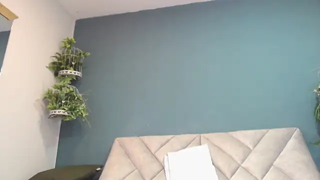 Snapshot of SharisWillian chatting on November 19, 2025, 3:50 am SharisWillian online show from November 19, 2025, 3:50 am