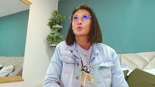 Snapshot of SharisWillian chatting on November 7, 2025, 3:55 am SharisWillian online show from November 7, 2025, 3:55 am