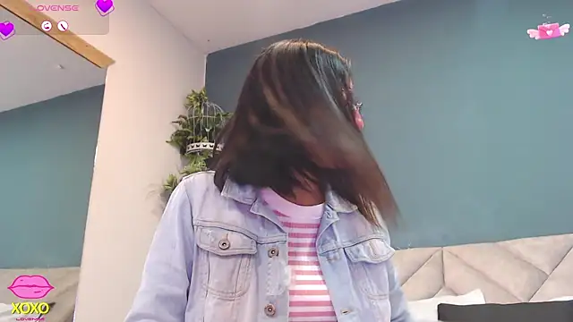 Snapshot of SharisWillian chatting on February 28, 2026, 4:23 am SharisWillian online show from February 28, 2026, 4:23 am