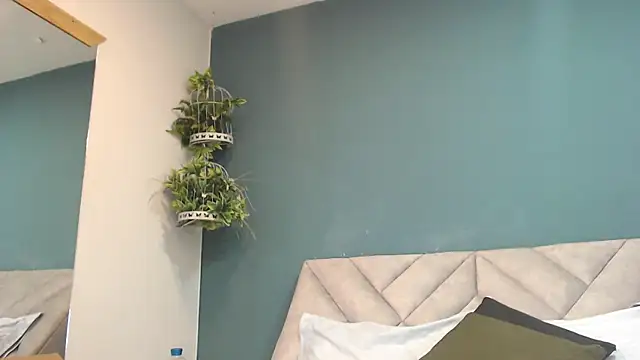 Snapshot of SharisWillian chatting on February 12, 2026, 3:39 am SharisWillian online show from February 12, 2026, 3:39 am