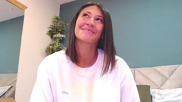 Snapshot of SharisWillian chatting on February 2, 2026, 3:38 am SharisWillian online show from February 2, 2026, 3:38 am