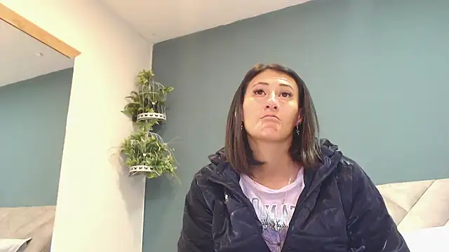 Snapshot of SharisWillian chatting on January 16, 2026, 3:54 am SharisWillian online show from January 16, 2026, 3:54 am