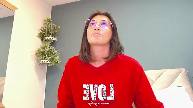 Snapshot of SharisWillian chatting on January 7, 2026, 3:44 am SharisWillian online show from January 7, 2026, 3:44 am