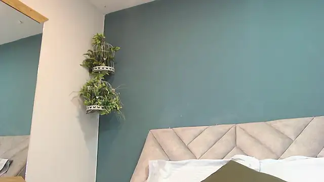 Snapshot of SharisWillian chatting on January 17, 2026, 4:05 am SharisWillian online show from January 17, 2026, 4:05 am