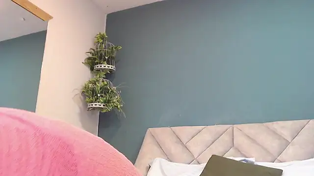 Snapshot of SharisWillian chatting on January 11, 2026, 3:57 am SharisWillian online show from January 11, 2026, 3:57 am