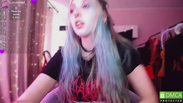 JustMeowGirl online show from April 7, 2026, 5:53 am